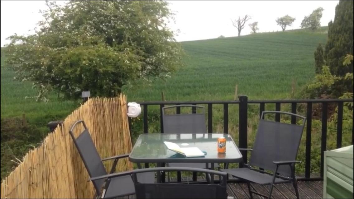 גיסברן Delightful 3 Bedroom Holiday Home With Balcony Overlooking Fields And A Stream מראה חיצוני תמונה